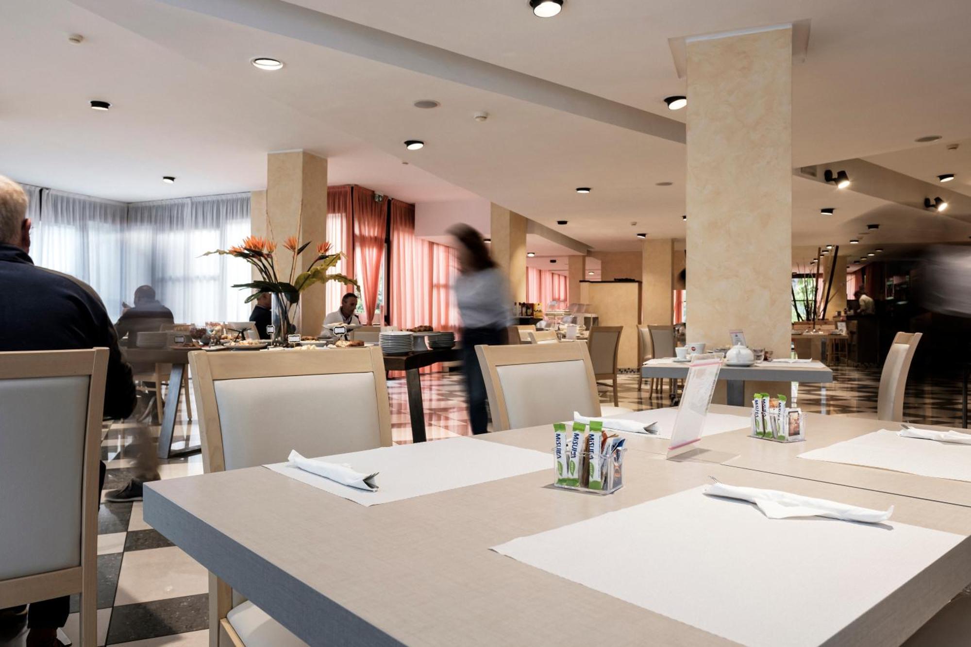 Augustus Hotel Riccione Exterior foto